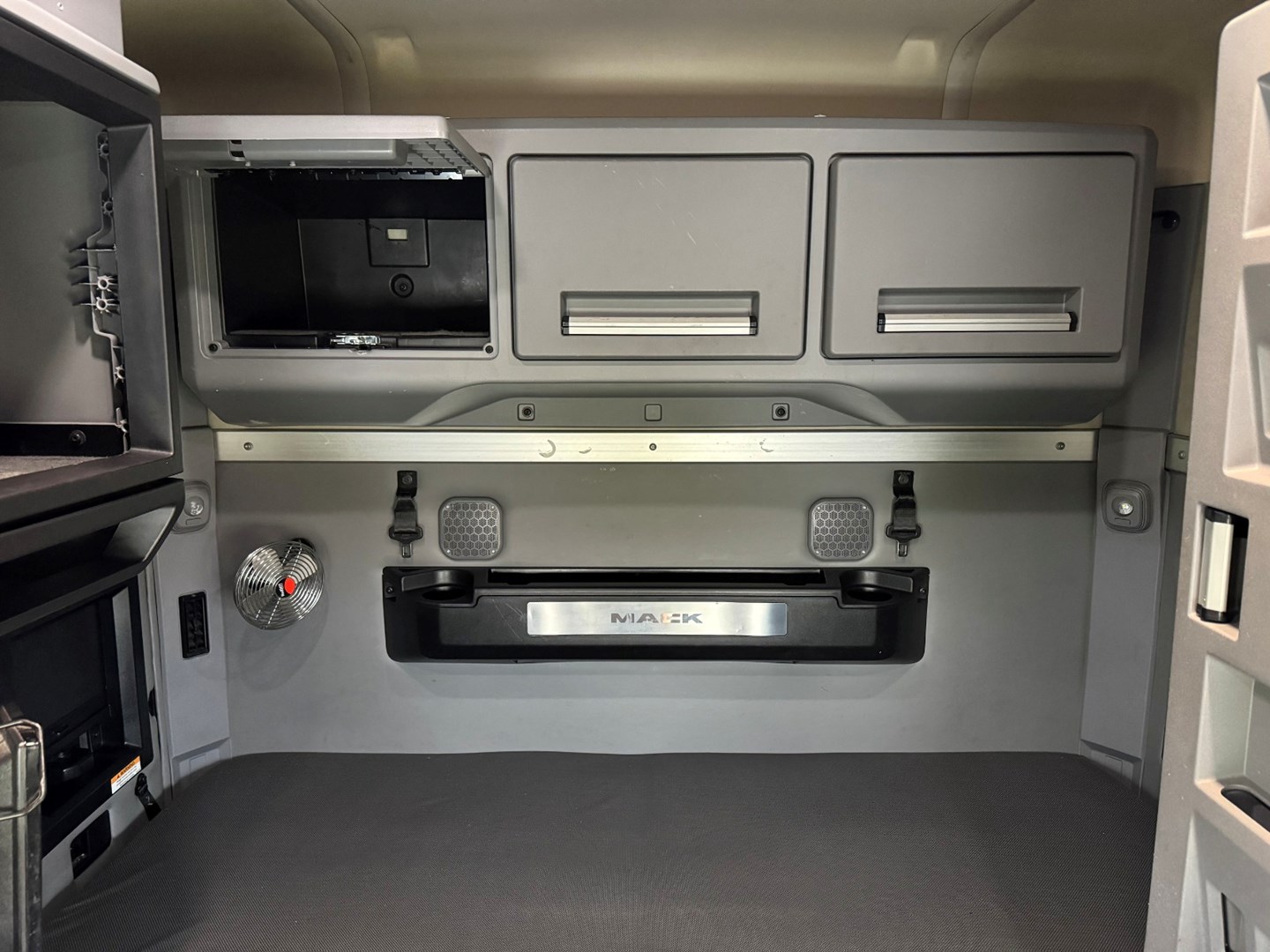 2021 Mack Anthem Sleeper - image 21